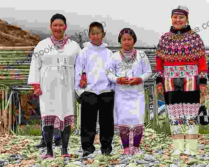 A Group Of Inuit Family Members Smiling And Wearing Traditional Clothing The Snow People: Life Among The Polar Inuit